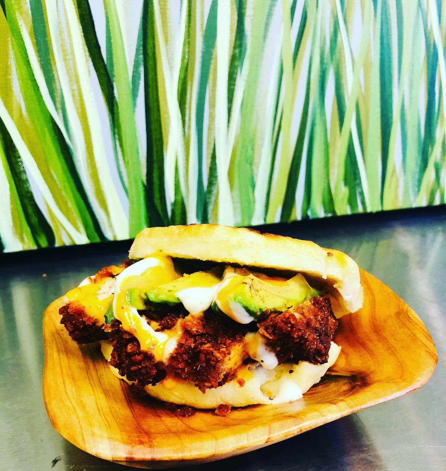 Krunchin&rsquo; &amp; munchin&rsquo; this Fri-yay with an oven &ldquo;fried&rdquo; Halal chicken breast stuffed in a warm @phatyuca arepa. What&rsquo;s on your plate this weekend? 
.
.
.
#atlrestaurants #atlfoodies #cleaneating #atlantaeats #atleats