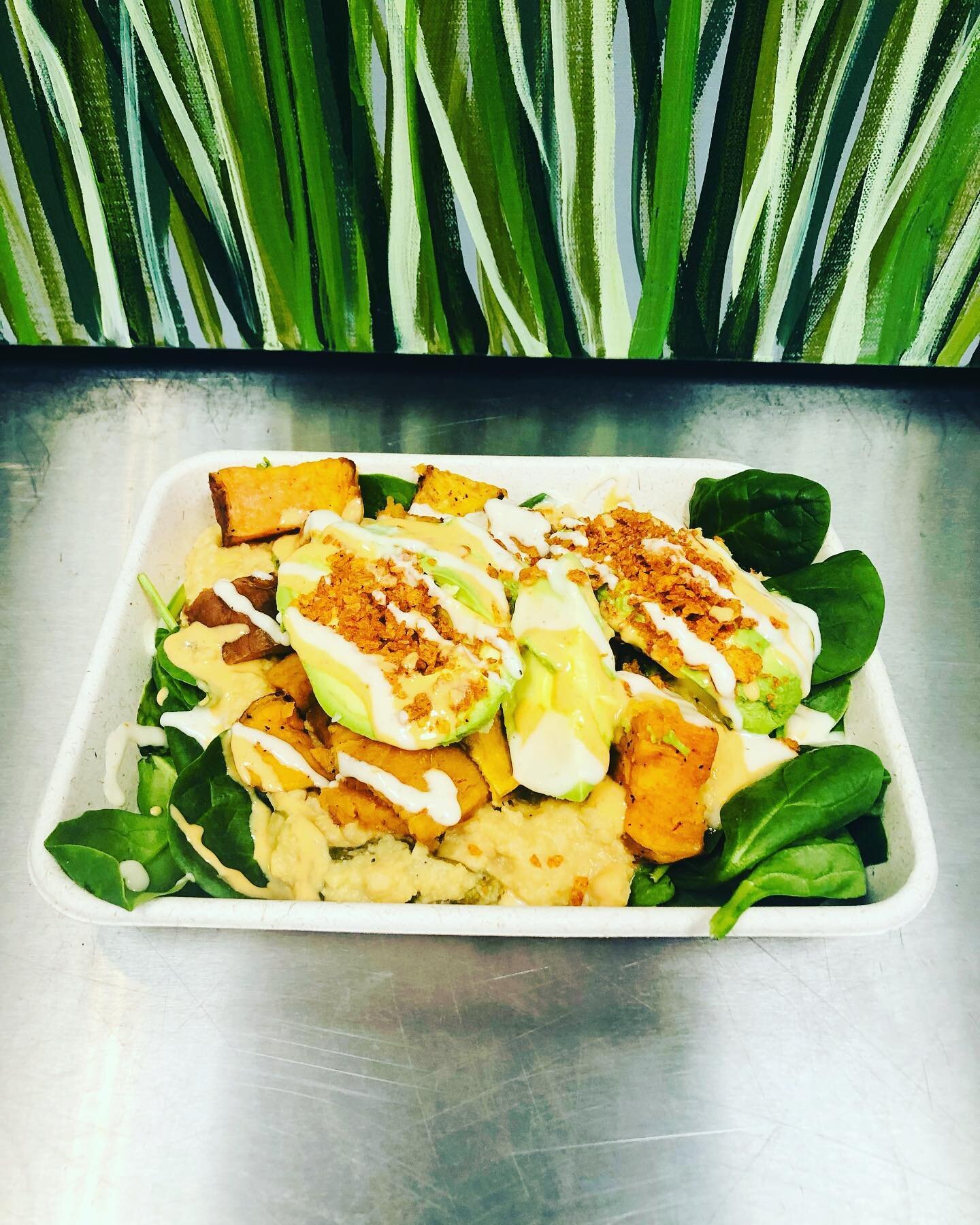 Thursday, Thursday, what&rsquo;s on your plate today? Break the haze of these simmering August days with some crisp, cool clean eating. Easy takeout online. Click link in bio ✅
.
.
#atlrestaurants #atlfoodies #cleaneating #atlantaeats #atleats #heal