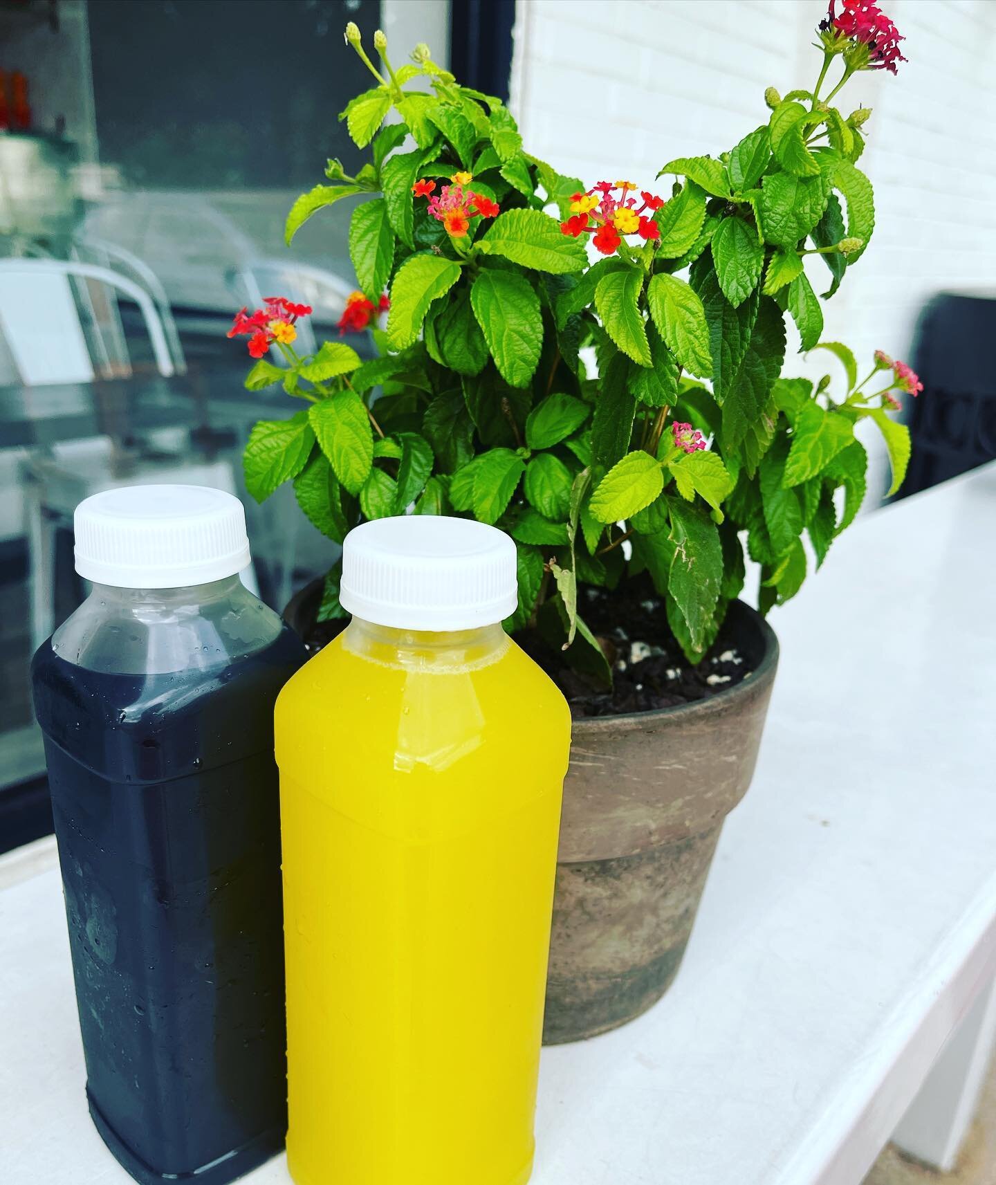 New week, let&rsquo;s eat. (And drink, too!). Freshly juiced libations await 🍍🍋 to pair with all your go to arepas, bowls &amp; plates. Tuesday&rsquo;s on ✌️